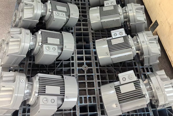 FA系列齒輪減速電機(jī).jpg