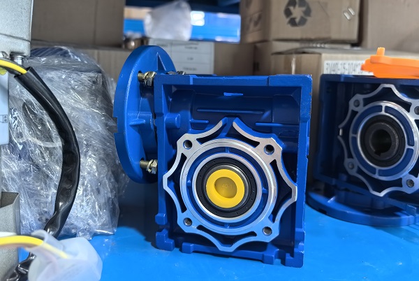 自動定量包裝秤電機減速機,NMRV040-370W減速電機.jpg 自動定量包裝秤電機減速機,NMRV040-370W減速電機.jpg