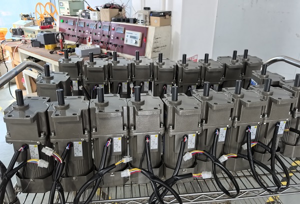 螺旋連續(xù)榨汁機(jī)電機(jī)減速機(jī),6IK300A-CF微型減速電機(jī).jpg 螺旋連續(xù)榨汁機(jī)電機(jī)減速機(jī),6IK300A-CF微型減速電機(jī).jpg